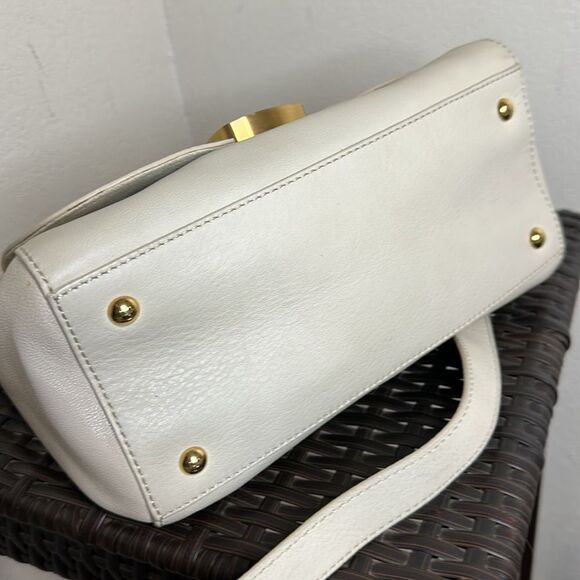 💯Authentic Fendi White Leather Shoulder Bag🍀 - Picture 17 of 17